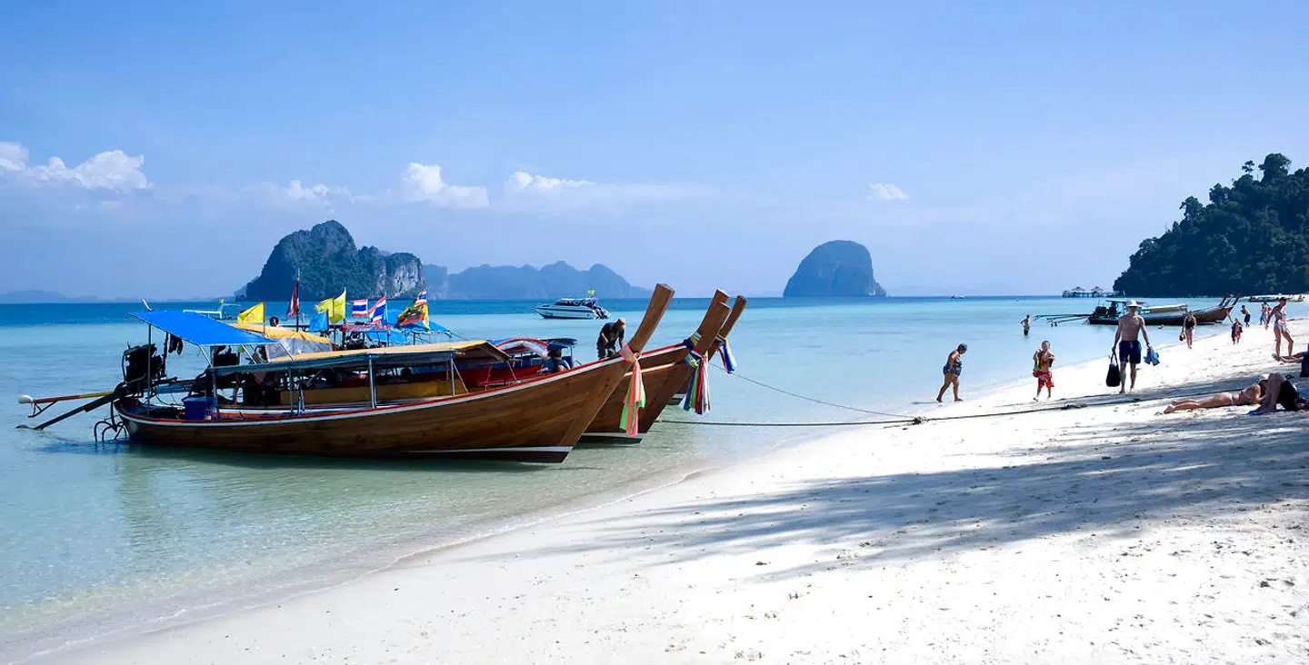 Danskerne var for alvor begyndt at bestille rejser igen, men den nye omikronvarriant og statsministerens pressemøde onsdag aften har igen skabt forsigtighed.