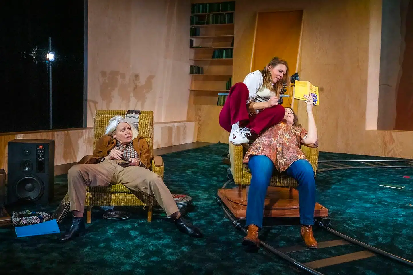 Far, mor og barn: Kirsten Olesen, Stine Schrøder Jensen og Hanne Windfeld i »De urolige«.