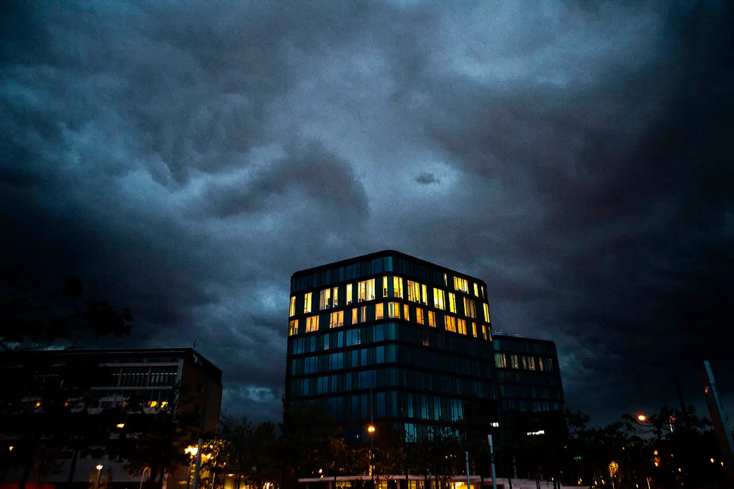 Staten anklages for at trække tæppet væk under i forvejen pressede virksomheder.