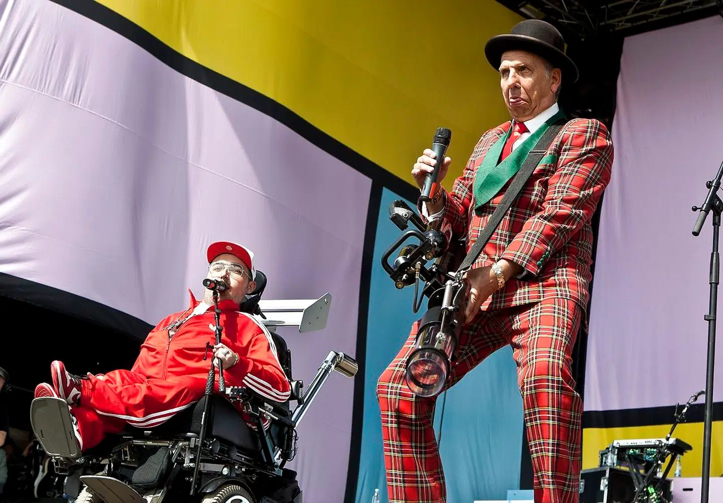 Jacob Haugaard er også kendt for sin farverige påklædning. Her på Grøn Koncert, hvor han i mange år har været konferencier. Samme jakkesæt, som han har på på dette billede fra 2012, havde han også på, da han skulle til fest hos dronning Margrethe.