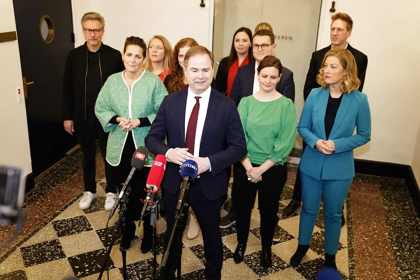 Finansminister Nicolai Wammen (S) præsenterede finansloven i Finansministeriet sammen med repræsentanter fra SF, Radikale Venstre, Enhedslisten, Alternativet og Kristendemokraterne.