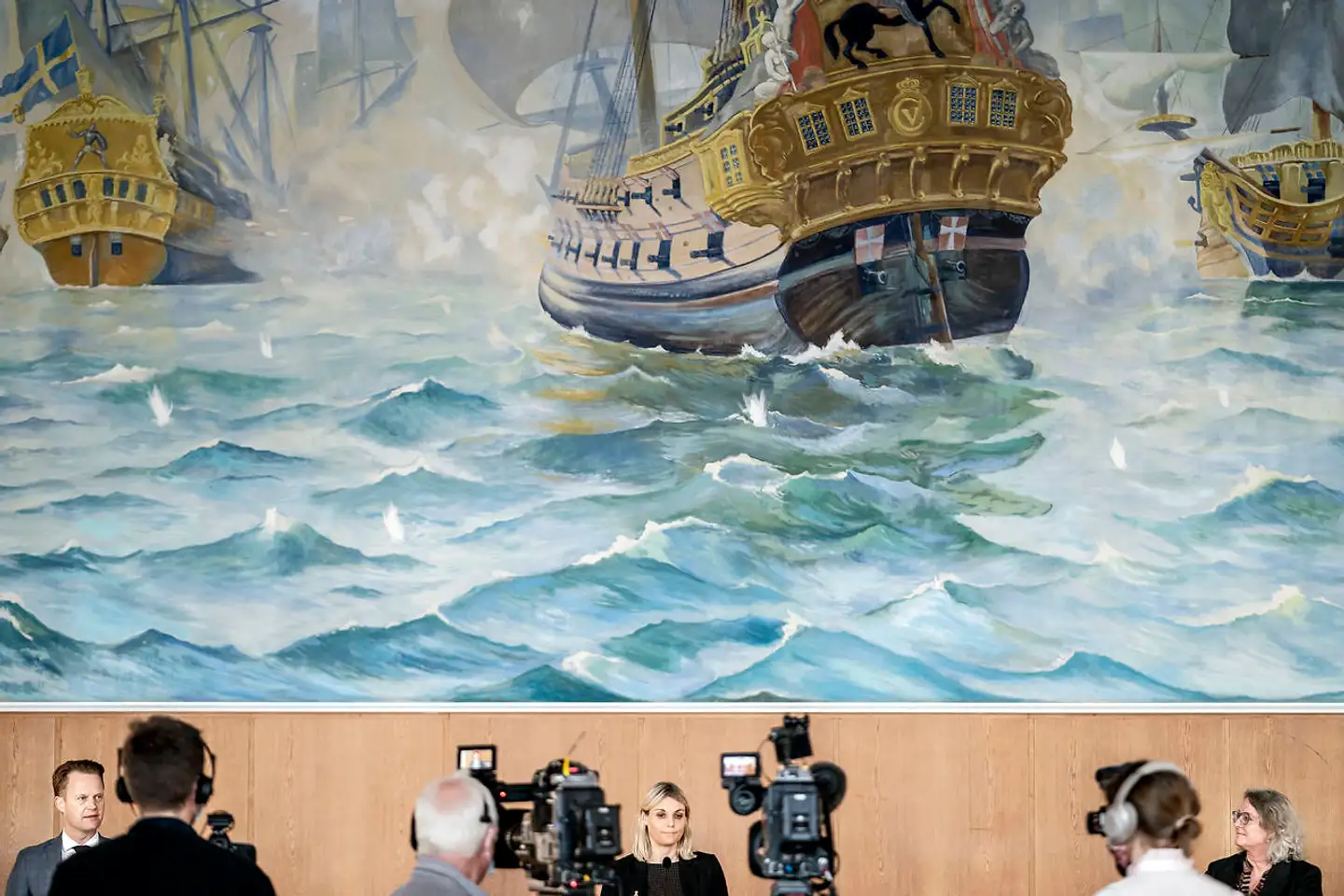 Forsvarsminister Trine Bramsen (S) sammen med udenrigsminister Jeppe Kofod (S) og den administrerende direktør i Danske Rederier, Anne H. Steffensen, under pressemøde om maritim sikkerhed på Holmen i København i marts 2021.