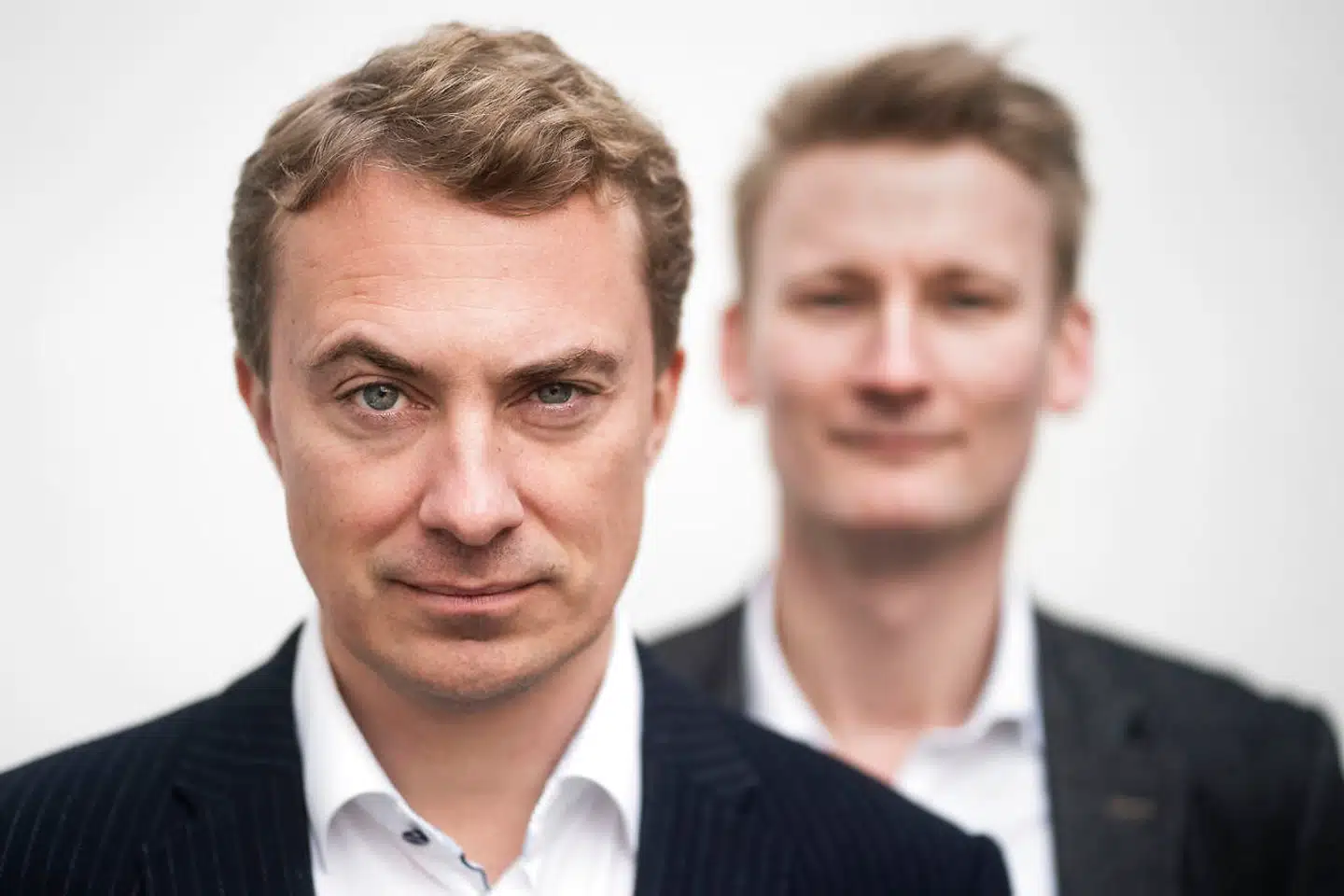 Hvis Morten Messerschmidt får en alvorlig dom i Landsretten til februar, så tager Peter Kofod, der i dag er medlem af Europa-Parlamentet over som DF-formand. Sådan er aftalen mellem de to i hvert fald. En model som ikke alle i partiet bifalder.