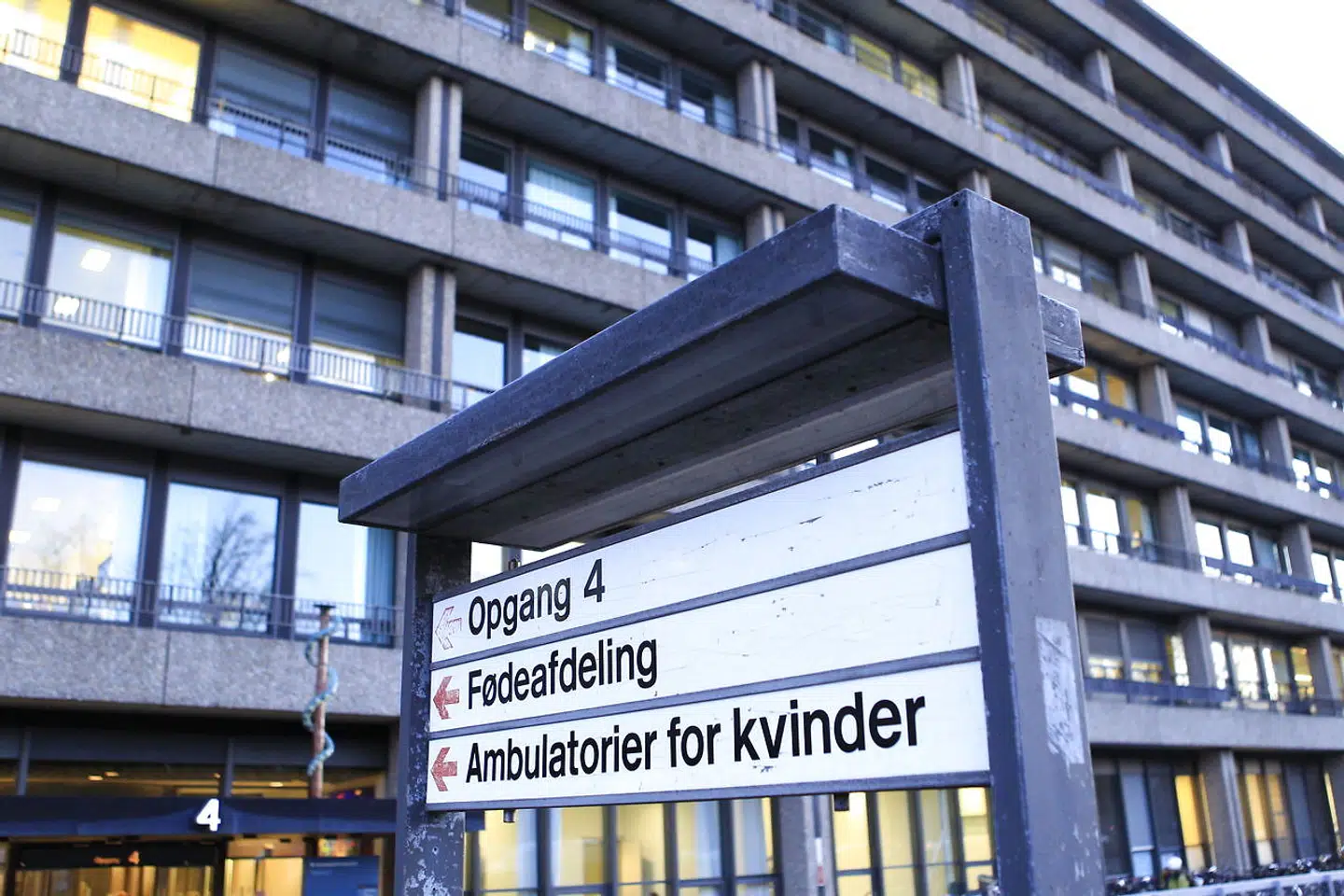 I perioden fra juni til november sidste år havde Danmark bare otte svært syge gravide med covid-19. Herunder et tilfælde, hvor et barn mistede livet. I samme periode i år er tallet steget til 31 svært syge gravide, og 11 børn har mistet livet.