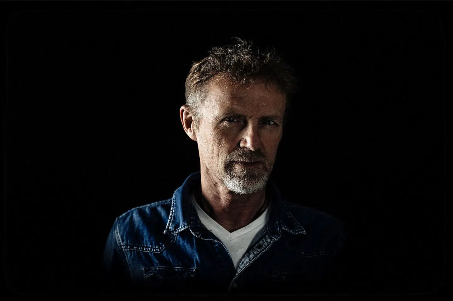 Norske Jo Nesbø har skrevet en skræmmende og dystopisk novellesamling.