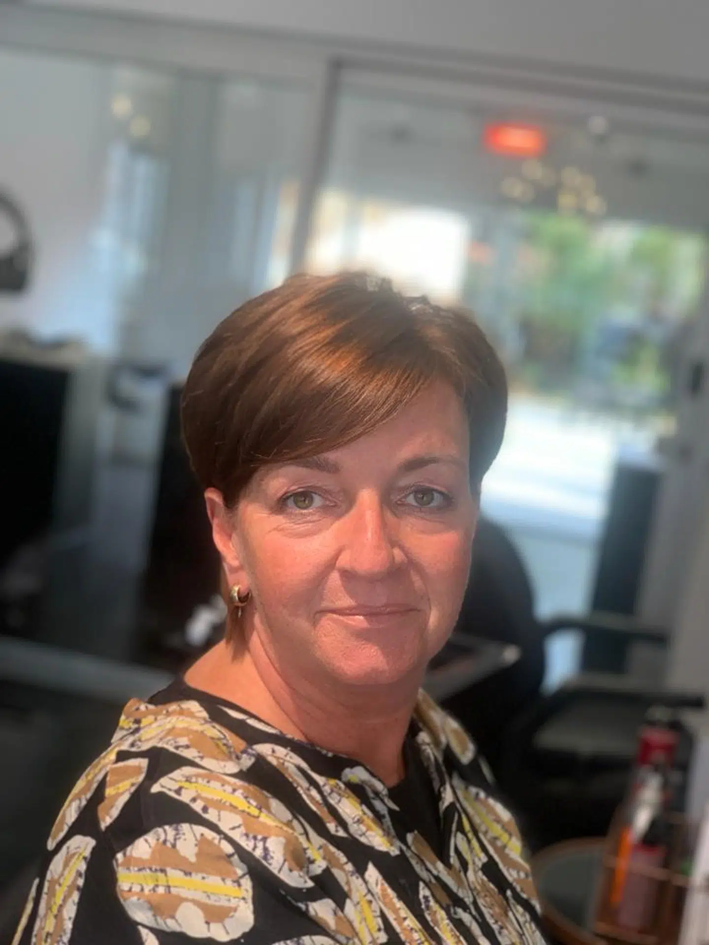 Jette Møller Botes har boet i Sydafrika i 34 år og kan, på grund af rejserestriktionerne i kølvandet på omikronsmitten, ikke komme til Danmark for at besøge sin syge far: »Han har mavecancer og Alzheimers og alt muligt. Hvis der sker noget med ham i dag, kommer jeg ikke på et fly i morgen.«