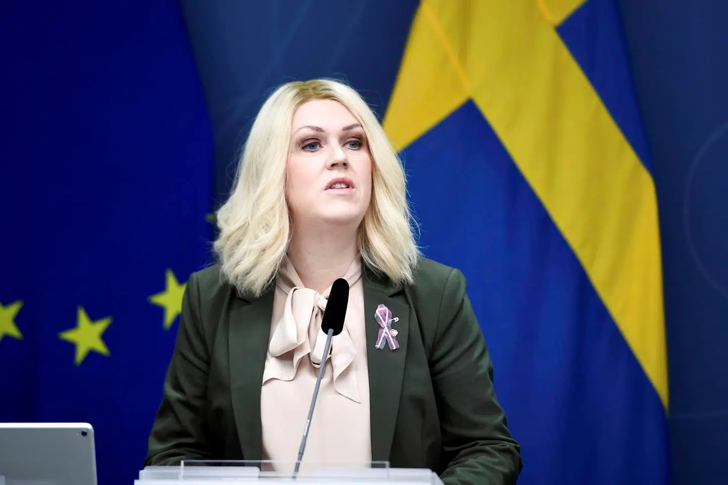 Arkivfoto: I Sverige kan det snart blive nødvendigt at indføre nye coronatiltag, fortæller socialminister Lena Hallengren (S).