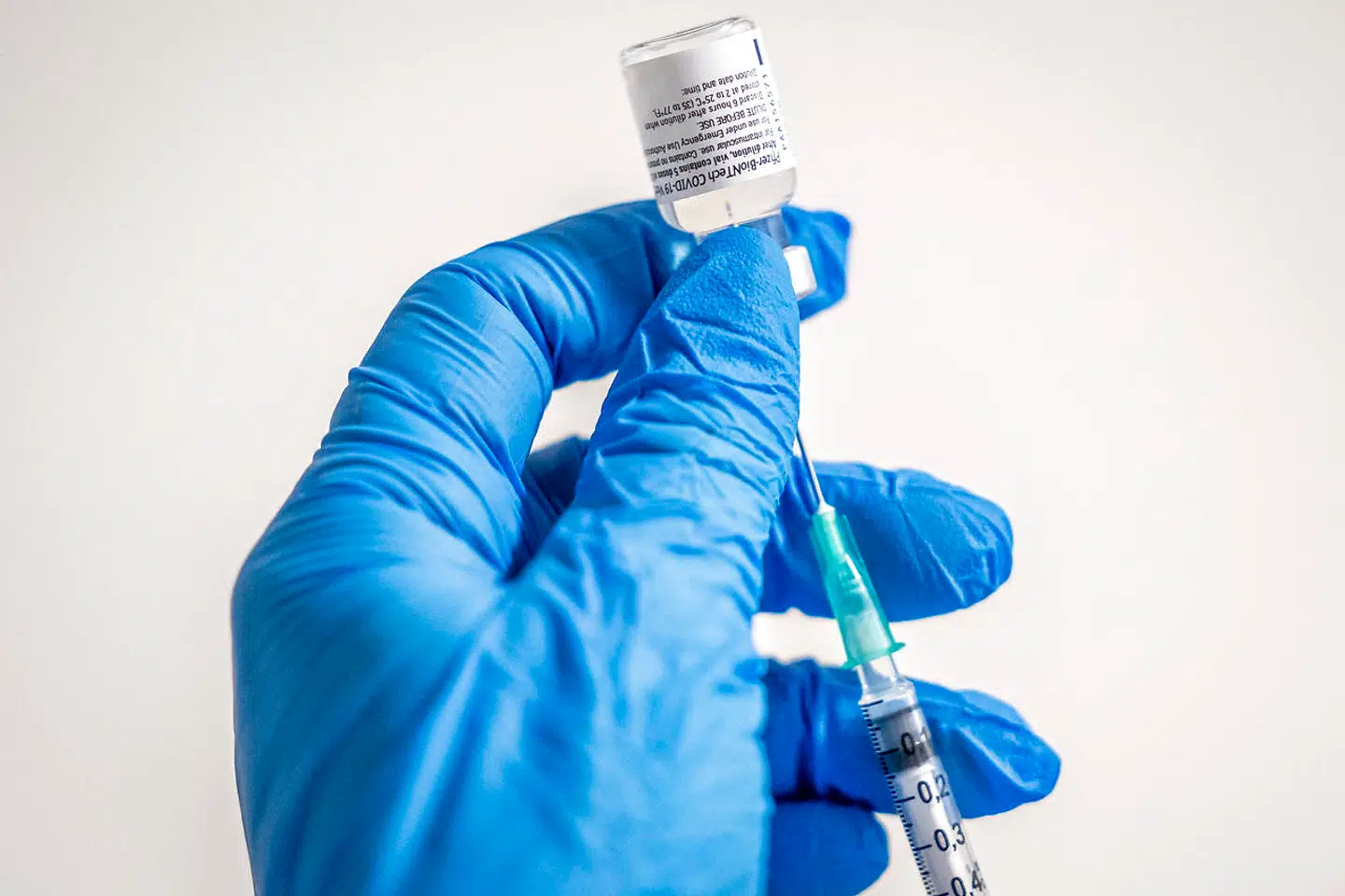 Onsdag aften opfordrede Mette Frederiksen kraftigt til, at alle, der havde fået en invitation til tredje stik, bestilte tid og blev vaccineret.