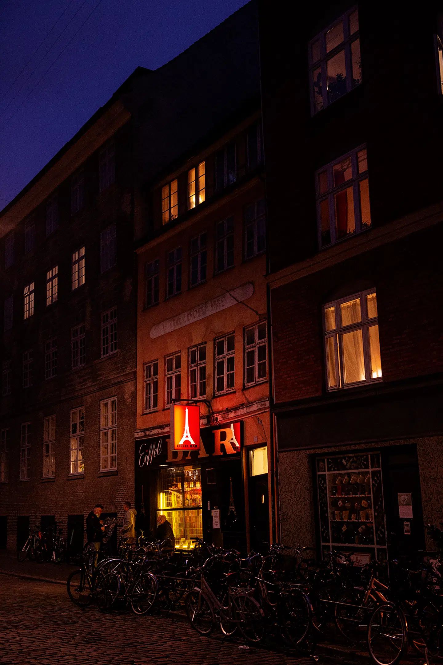 Noget der kendetegner værtshuset er, at priserne ligger et sted, hvor alle kan være med. Her et af Christianshavns ikoniske værtshuse Eiffelbar.