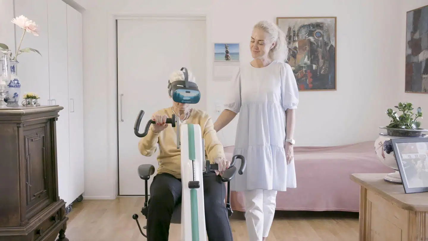 Ældre og handicappede motiveres og inspireres til at træne på motionscyklen ved at få VR-briller på, så de kommer på en virtuel cykeltur i naturen eller for eksempel midt i København. Denne brug af kunstig intelligens præmieres med en ny, stor pris, som skal uddeles hvert år.