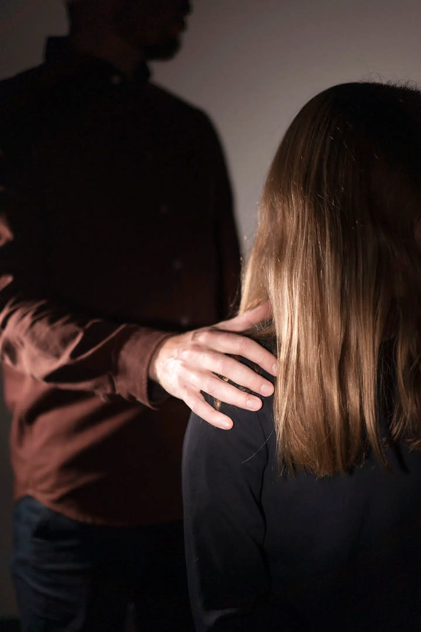 En række tidligere og nuværende ansatte på TV 2 fortæller i dokumentaren »MeToo: Sexisme bag skærmen« på Discovery+ om deres oplevelser med en sexistisk kultur på TV 2 de seneste 20 år. I dokumentaren fremgår det, at den seksuelle opmærksomhed i udpræget grad var rettet mod unge praktikanter.