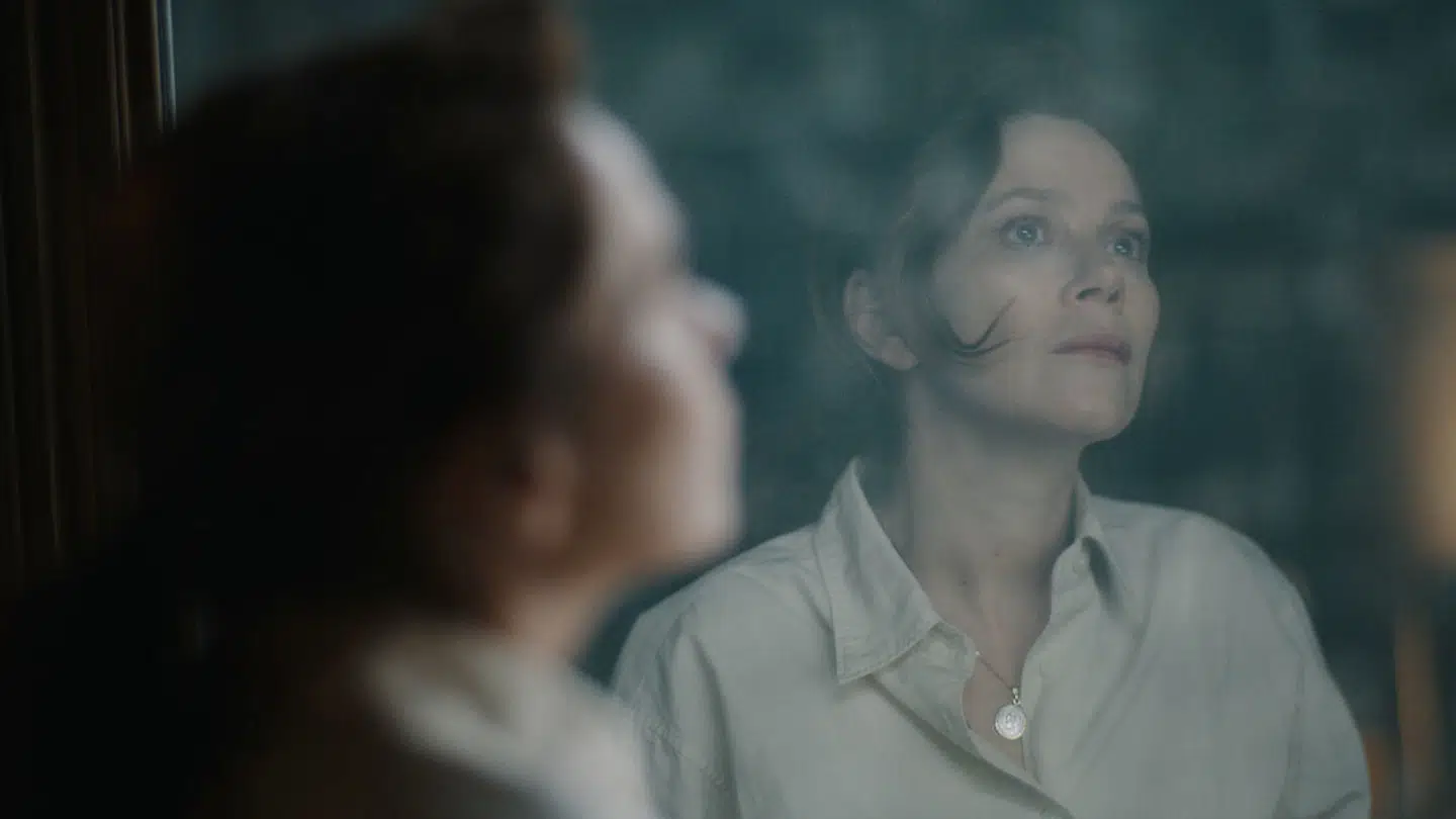 Anna Friel bruger i »The Box« meget tid på at se sig selv i spejlet.