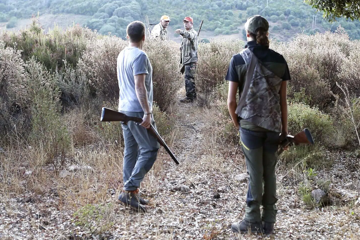 Vildsvinejægere på Korsika. Politikere på centrumvenstrefløjen minder om, at alle franskmænds mulighed for at gå på jagt er en ret, som har rødder tilbage til 1700-tallets franske revolution.