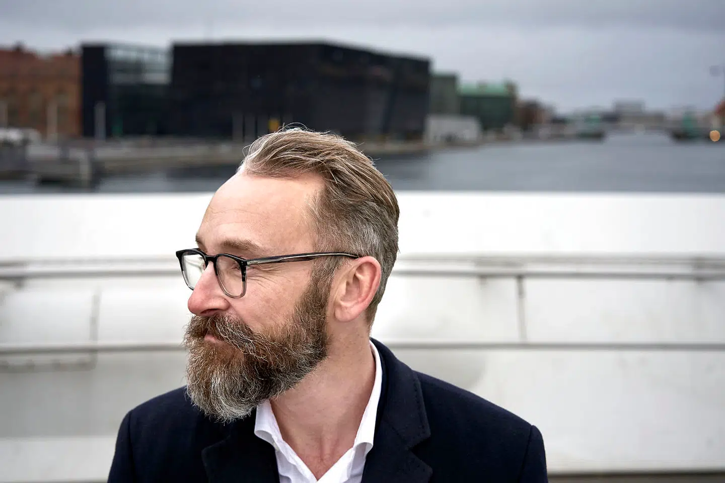 Ole Birk Olesen er ikke en af dem, der kritiserer Københavns nye byggerier og kvarterer. »De bidrager til, at København kan blive en by med flere oplevelser til folk, fordi der er et befolkningsgrundlag til at understøtte det,« siger han.