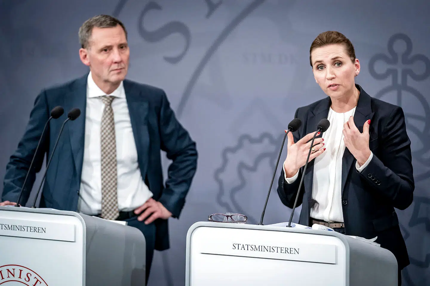 Statsminister Mette Frederiksen (S) og justitsminister Nick Hækkerup (S) holder pressemøde om forsvundne sms'er i minksagen 3. november 2021.