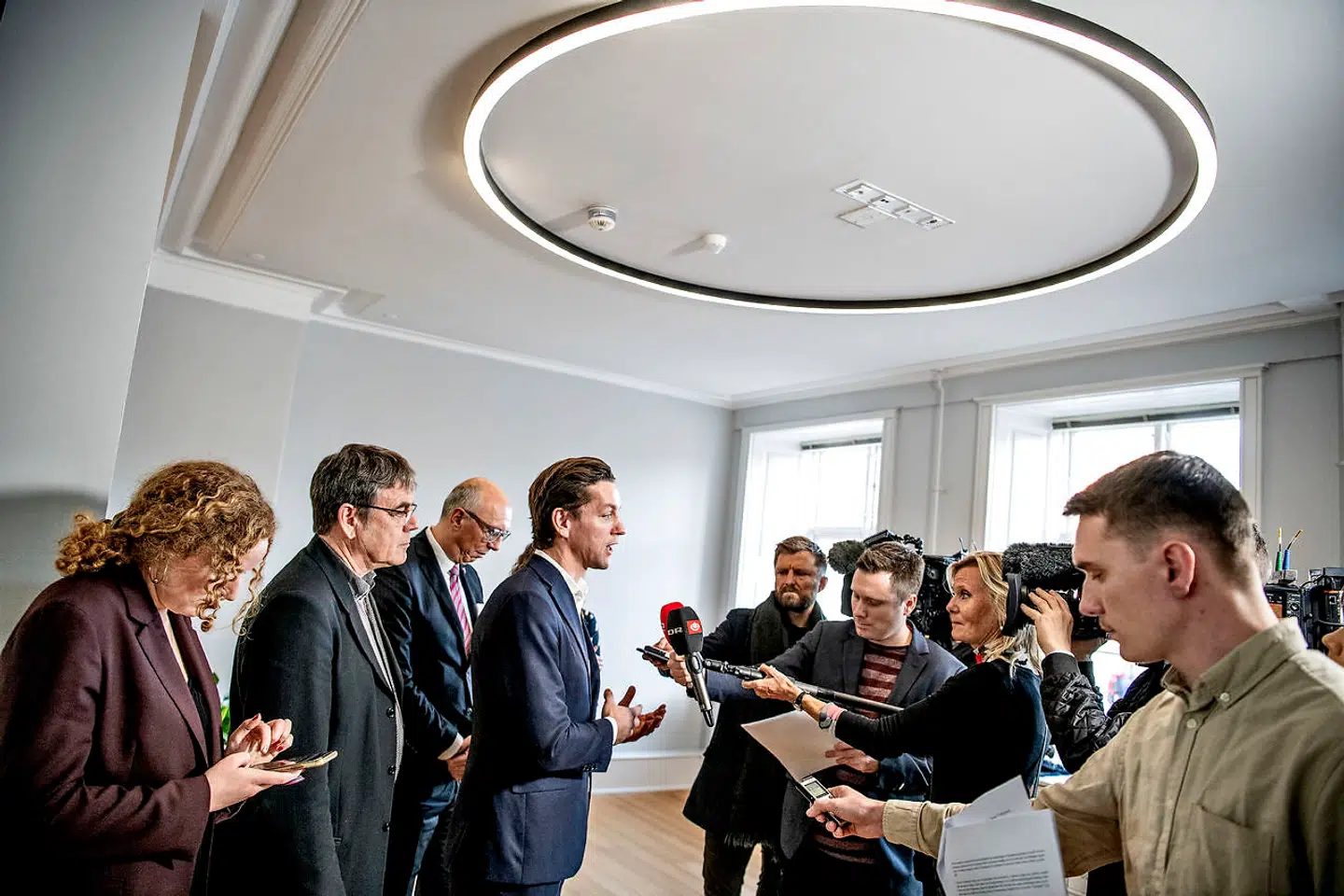 Rosa Lund (EL), Søren Egge (EL) og Alex Arendtsen (DF) var med, da boligminister Kaare Dybvad (S) præsenterede forliget om en ny boligpakke i Boligministeriet.