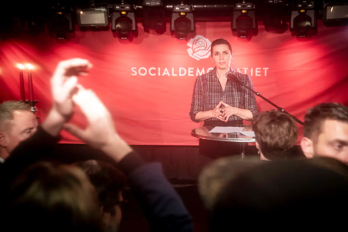 »Mette Frederiksen har stillet hjørneflagene på Dansk Folkepartis hjemmebane. Det er dér, Socialdemokraterne vil spille. Det er dér, de vil vinde,« skriver Zenia Stampe.