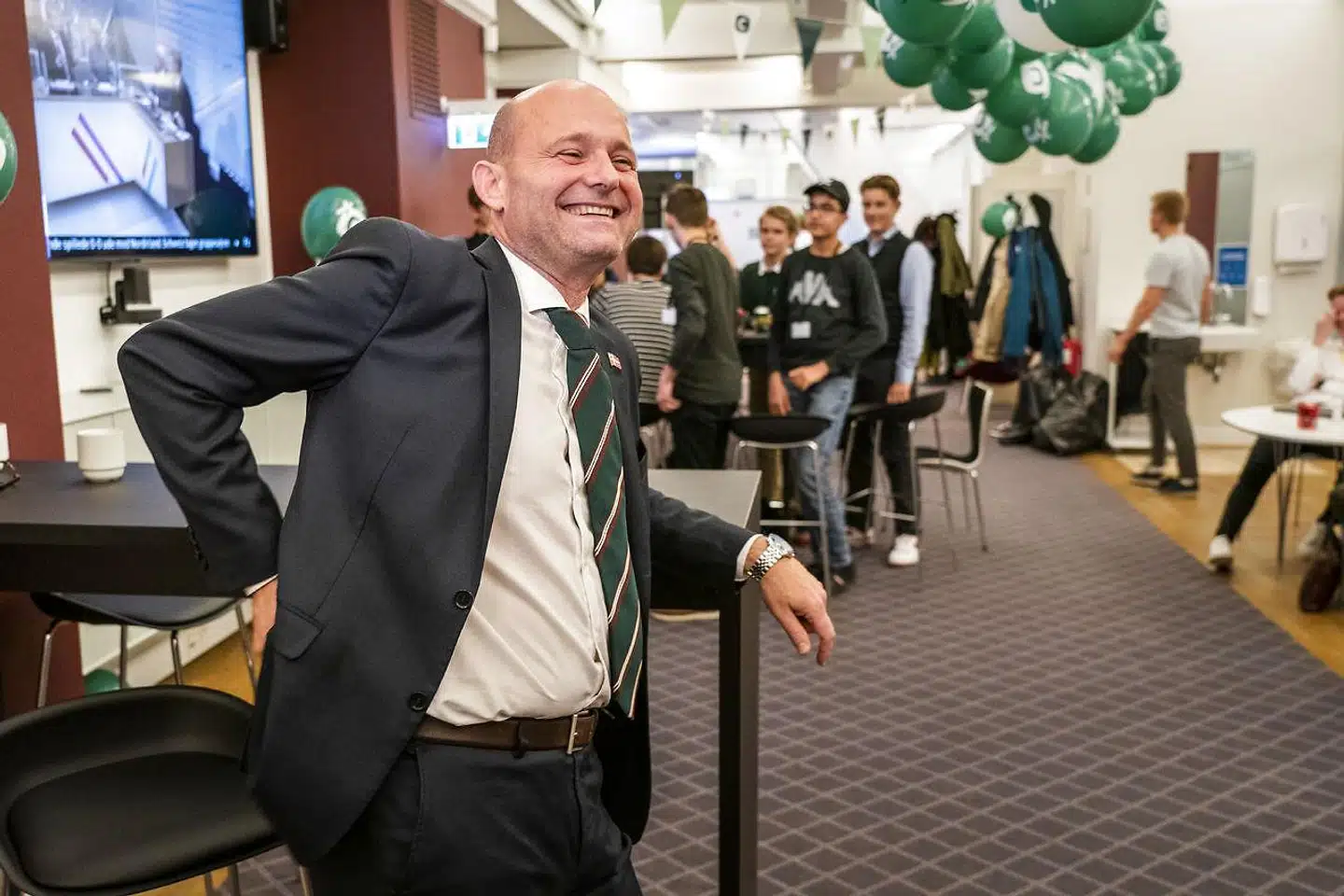 »Tværtimod er Søren Pape Poulsen lige nu Danmarks mest troværdige politiker, der opfattes som værende i øjenhøjde med den almindelige dansker. Søren Pape bedømmes med andre ord på sin person og holdninger – ikke på sin seksualitet. Og det må vel være idealet?,« skriver Jacob Mchangama.