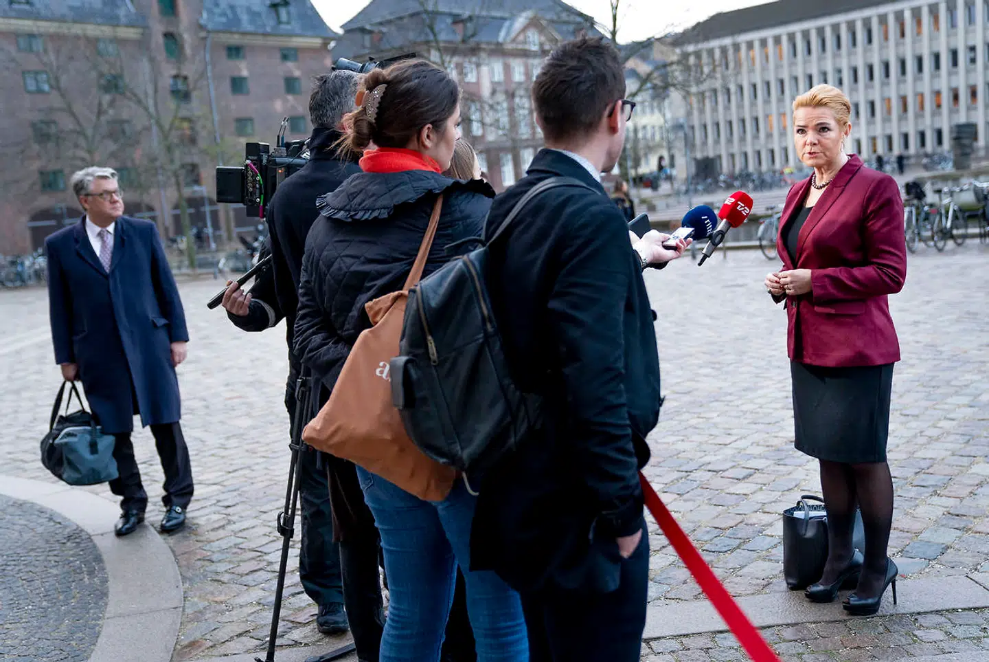 »Jeg kommer ikke til at sige noget som helst i dag. Og det gør jeg slet ikke på den her side af dommen i rigsretssagen,« sagde Inger Støjberg, da hun inden onsdagens retsmøde i Rigsretten blev spurgt til mulighederne for at blive formand for Dansk Folkeparti.