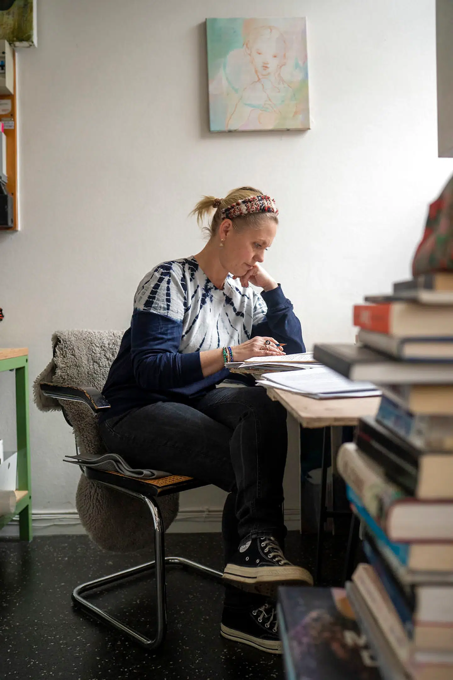 »Mange har en romantisk forestilling om, at galleristen sidder og nusser én på ryggen, men en gallerist har jo 30-35 kunstnere. Min fornemmelse er, at der er mange kunstnere, der står alene med deres værker, selvom de har en gallerist.«