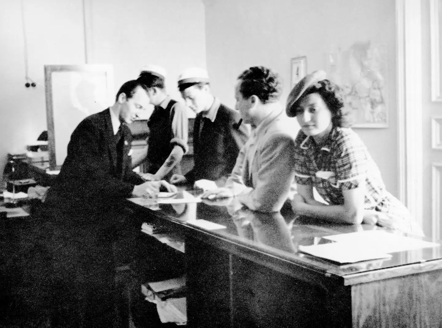 Jødiske flygtninge i Sverige efter flugten, som svensk politi hjalp med til.