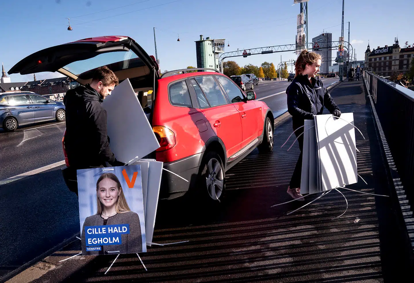 Det er frustrerende, at man som ung kommunalvalgskandidat skal retfærdiggøre sit kandidatur, sin indsats, og at ens hårde arbejde bliver decimeret til at være listefyld af en tv-vært, mener Cille Hald Egholm.