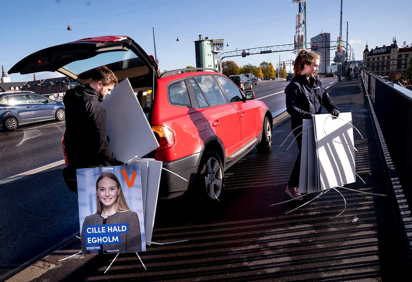 Det er frustrerende, at man som ung kommunalvalgskandidat skal retfærdiggøre sit kandidatur, sin indsats, og at ens hårde arbejde bliver decimeret til at være listefyld af en tv-vært, mener Cille Hald Egholm.