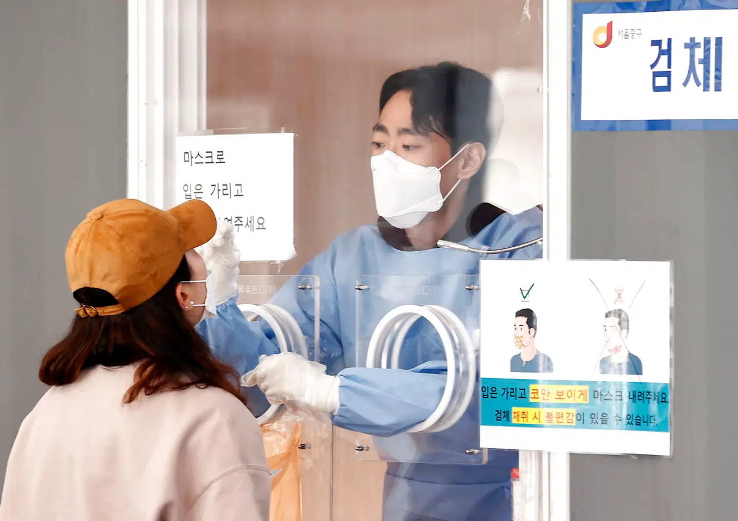 Covid-19-duksen Sydkorea droppede alle restriktioner 1. november. Få uger senere er smitten eksploderet, og landet registrerer nu sine højeste smittetal nogensinde. Vaccinationsraten i landet er ellers højere end i Danmark.