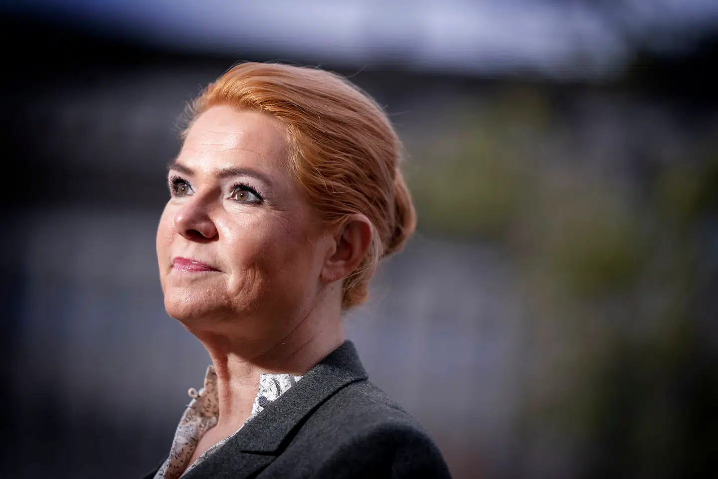 Inger Støjberg ankommer til Rigsretssagen i Eigtveds Pakhus i København, mandag den 8. november. Skal hun være ny formand for Dansk Folkeparti, skal hun rykke hurtigt, mener Bent Winther.