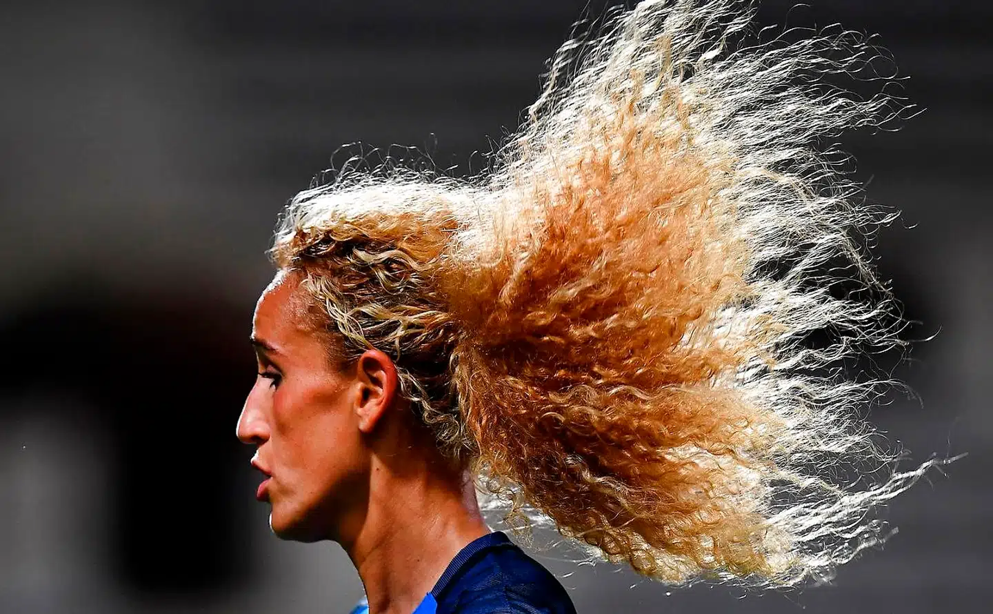 Kheira Hamraouis lange og fornemme fodboldkarriere tog en dramatisk drejning, da hun for et par uger siden blev offer for et brutalt overfald og hovedperson i mystisk affære.