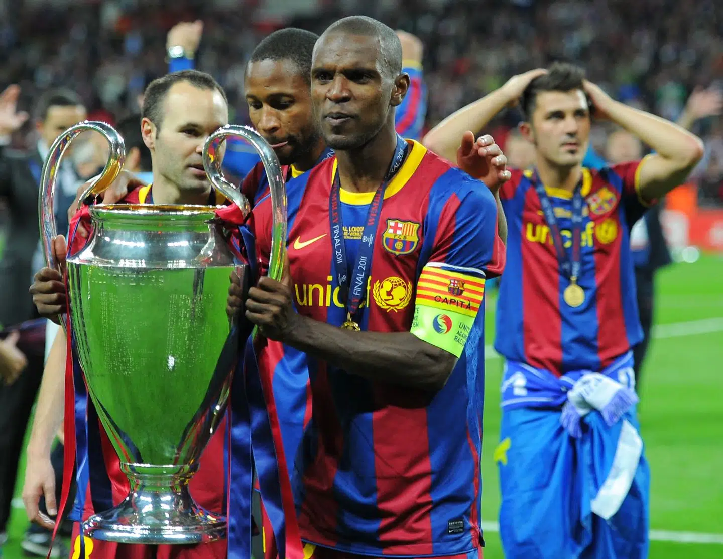 Éric Abidal med Champions League-pokalen efter FC Barcelonas knusende finalesejr over Manchester United i 2011.