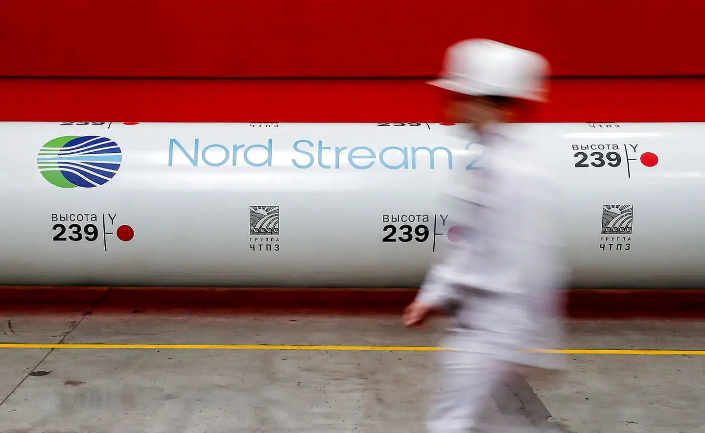 Det er ikke bare elpriserne, der stiger i øjeblikket. Prisen på naturgas stiger tirsdag, fordi det tyske Bundesnetzagentur har suspenderet godkendelsen af den russiske Nord Stream 2-gasledning. Arkivfoto: Maxim Shemetov/Reuters/Ritzau Scanpix