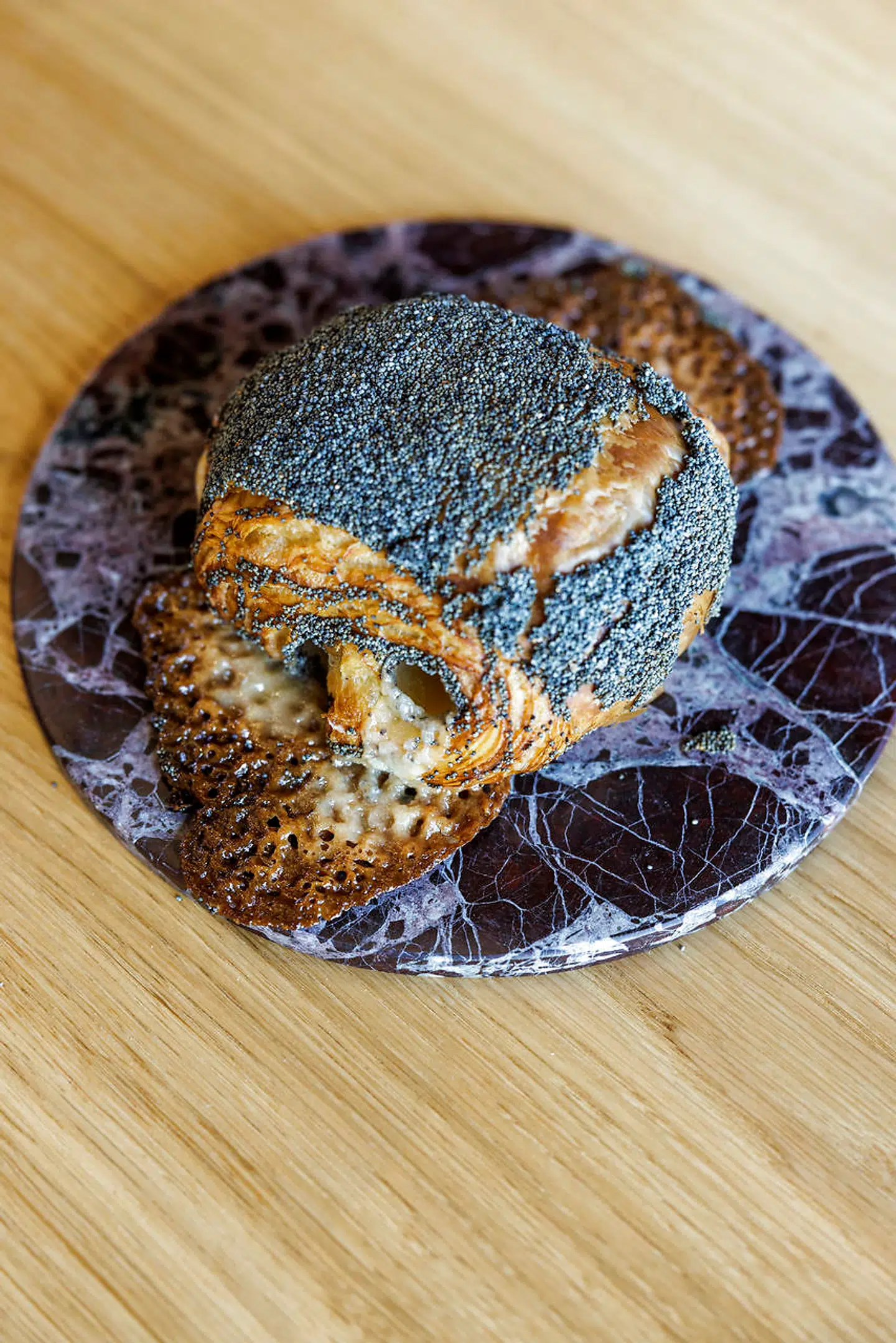 Richard Hart har netop udviklet en ny tebirkes med et ekstra lag remonce, som man vil kunne sætte tænderne i her.