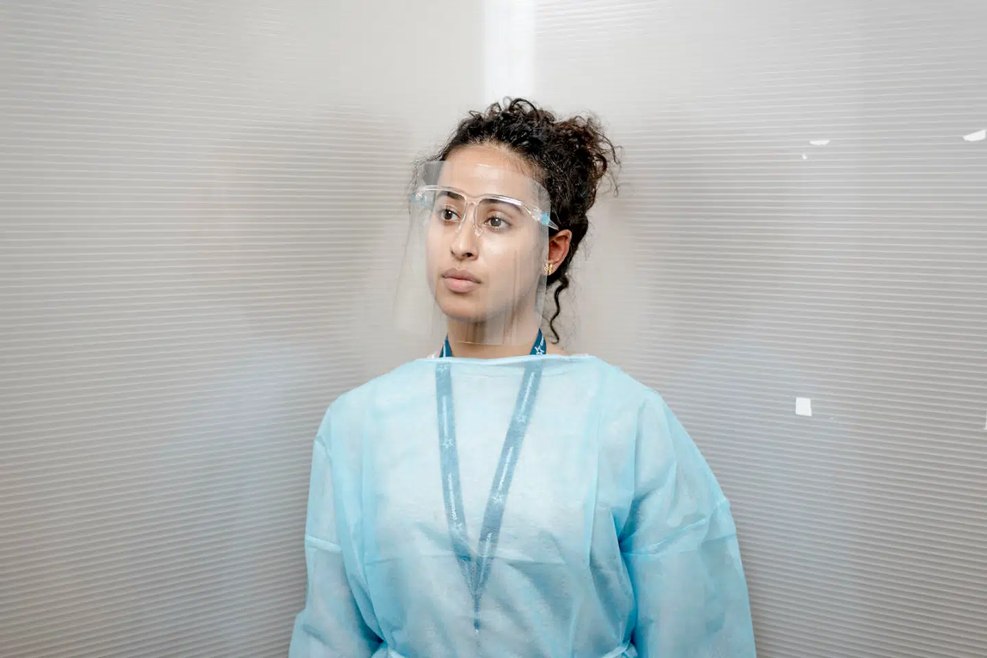 Nabaa Al Ahmad er 20 år gammel, universitetsstuderende og har arbejdet som poder både før og efter, at kviktestcentrene lukkede.