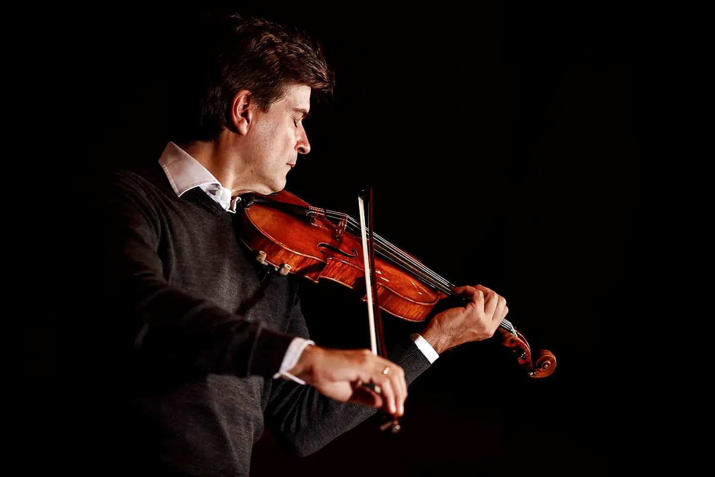 Særligt de Stradivarius-violiner, der er lavet af Antonio Stradivari indkasserer store beløb. Stradivari brugte særligt behandlet træ og hemmelige metoder til at lave 960 violiner. Af dem er kun 650 tilbage, som er stærkt eftertragtede og derfor voldsomt dyre. På billedet ses schweizeren Fabrizio von Arx med sin Stradivarius.