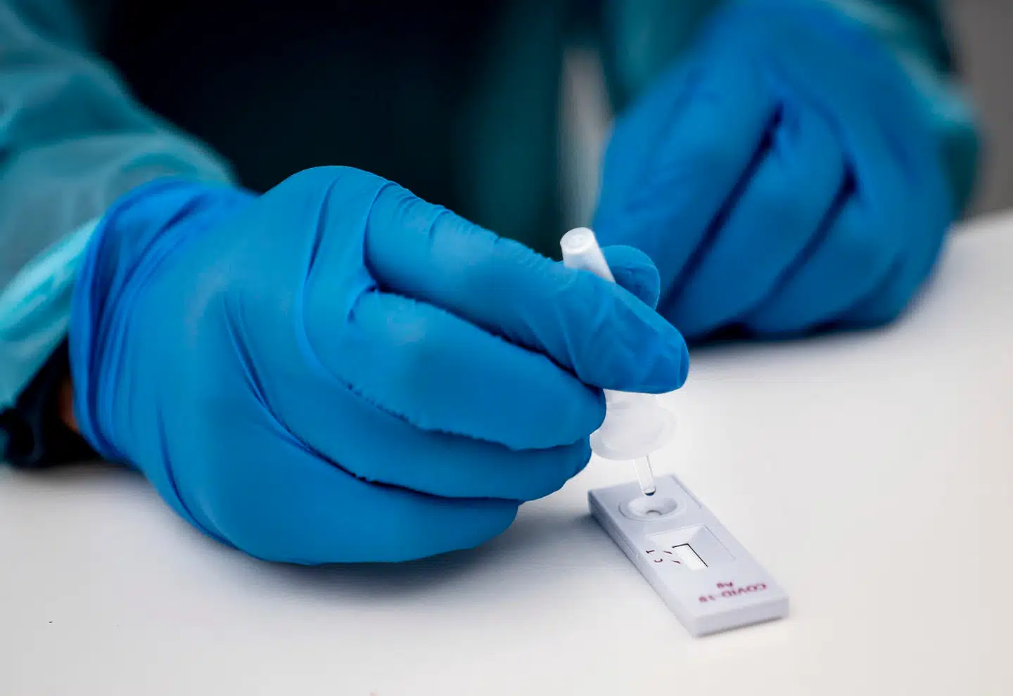 Mange borgere i Region Hovedstaden stifter i disse dage igen bekendtskab med en kviktest, og det har medført kø ved flere testcentre.