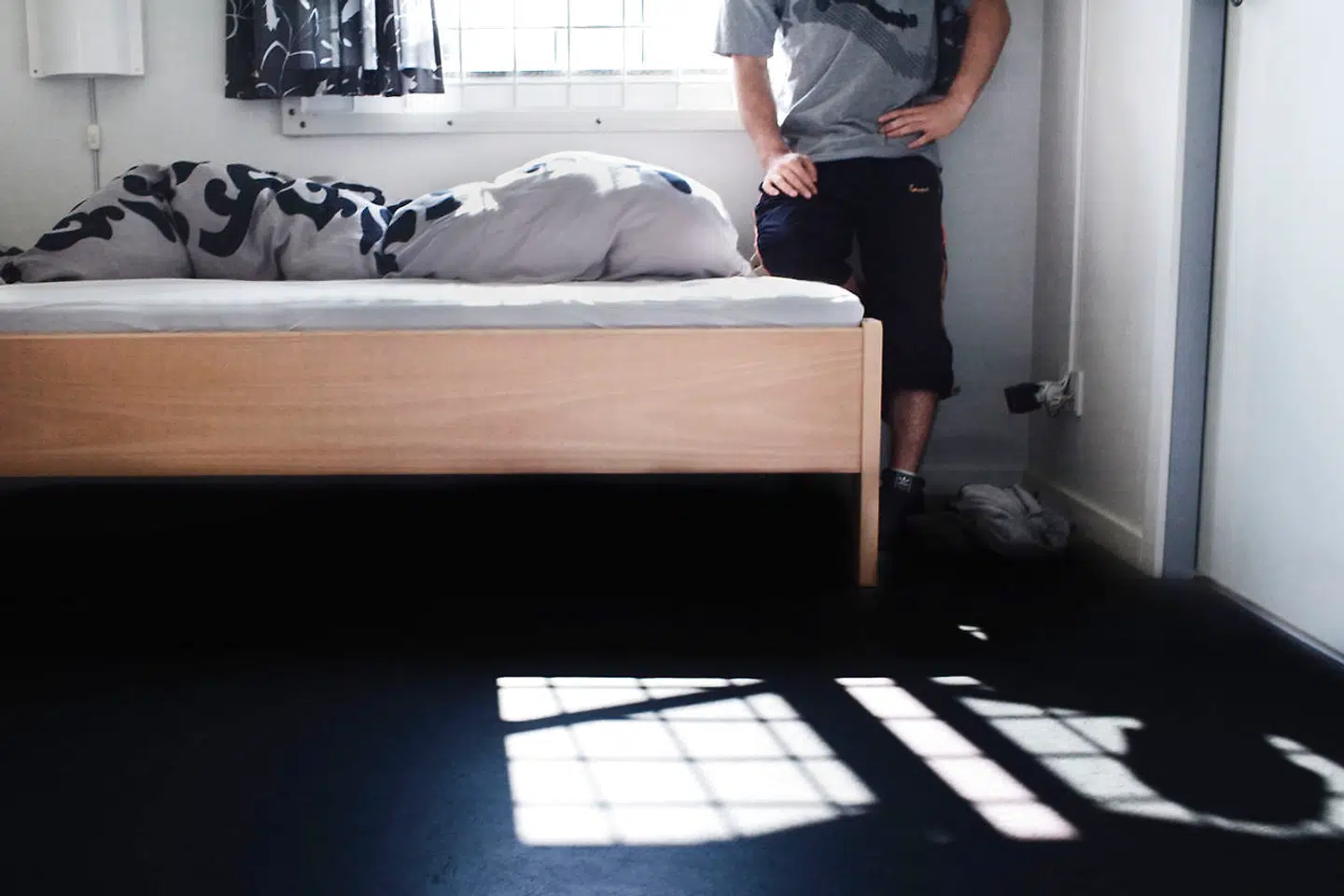 »Forslaget om, at de indsatte udelukkende må forlade deres celler i 60 minutter pr. dag har således intet med et reelt ønske fra forbundets side at gøre. Det er ren og skær et sidste, desperat nødråb,« skriver Nima Zamani Aliabadi.