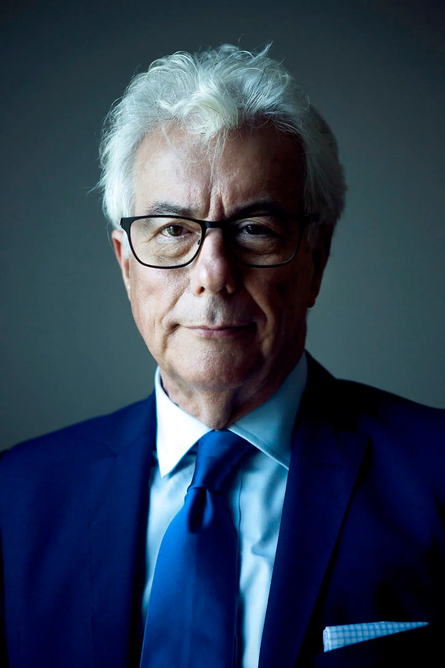 Ken Follett er en af verdens bedst sælgende forfattere, og alene i Danmark har han solgt over 1,8 millioner bøger. Follett har netop udgivet en spændingsroman om mulig atomkrig, »Aldrig«.