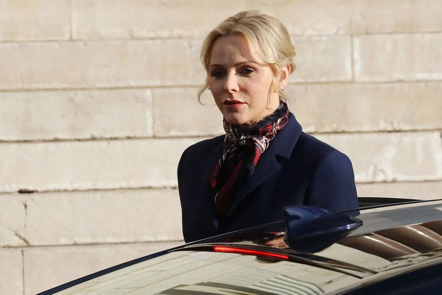 Længerevarende sygdom har holdt fyrstinde Charlene ude af Monaco og væk fra hendes familie i seks måneder.