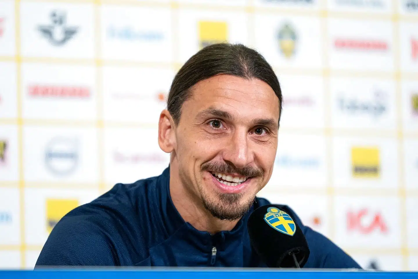 Zlatan Ibrahimovic var i glimrende humør, da han mandag svarede på pressens spørgsmål forud for Sveriges VM-kvalifikationskampe mod Georgien og Spanien.