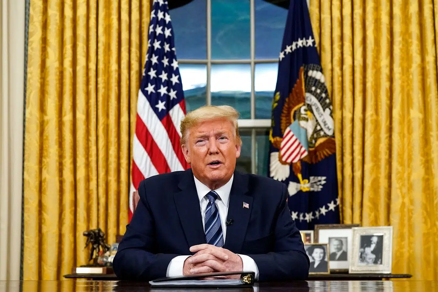 »En eventuel impeachment af Trump ville ikke – som anført af JLH – kunne omgøre valgets resultat. Den ville have ført til, at Trump blev erstattet med vicepræsidenten, Mike Pence.«