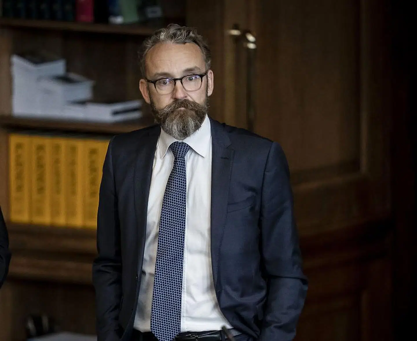 »Det er et uacceptabelt højt sygefravær, og det indikerer meget kraftigt for mig, at der ikke alene er tale om, at folk er syge, men at man også lægger sig syg uden reelt at være syg,« lyder reaktionen fra Liberal Alliances Ole Birk Olesen efter nye tal om sygefraværet blandt landets sosu-ansatte.