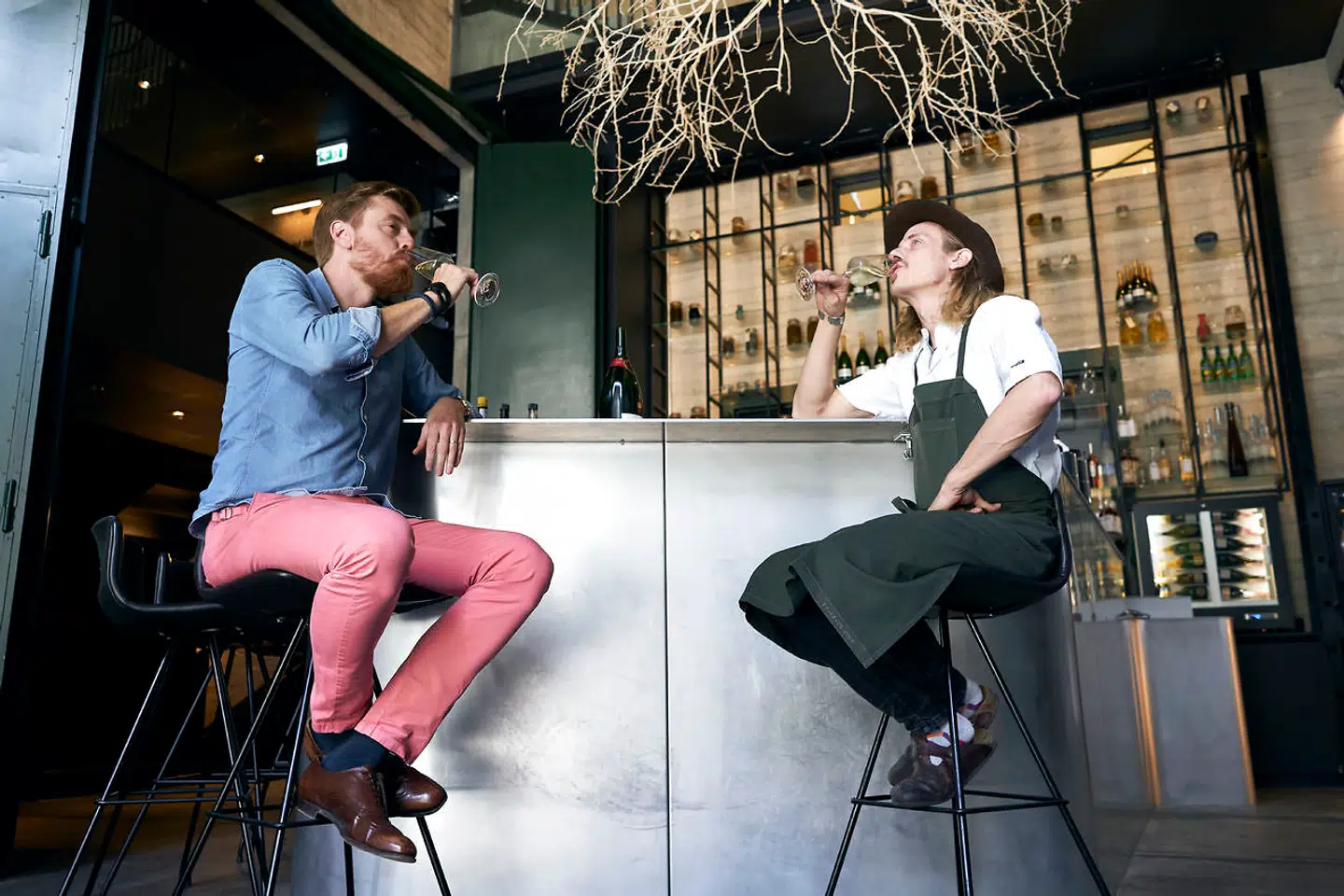 Kokken Boris Buono med (med hat), og investoren Mads Løwe (rødt hår) står i spidsen for Bremerholmens nye luksushotel, The Socialist