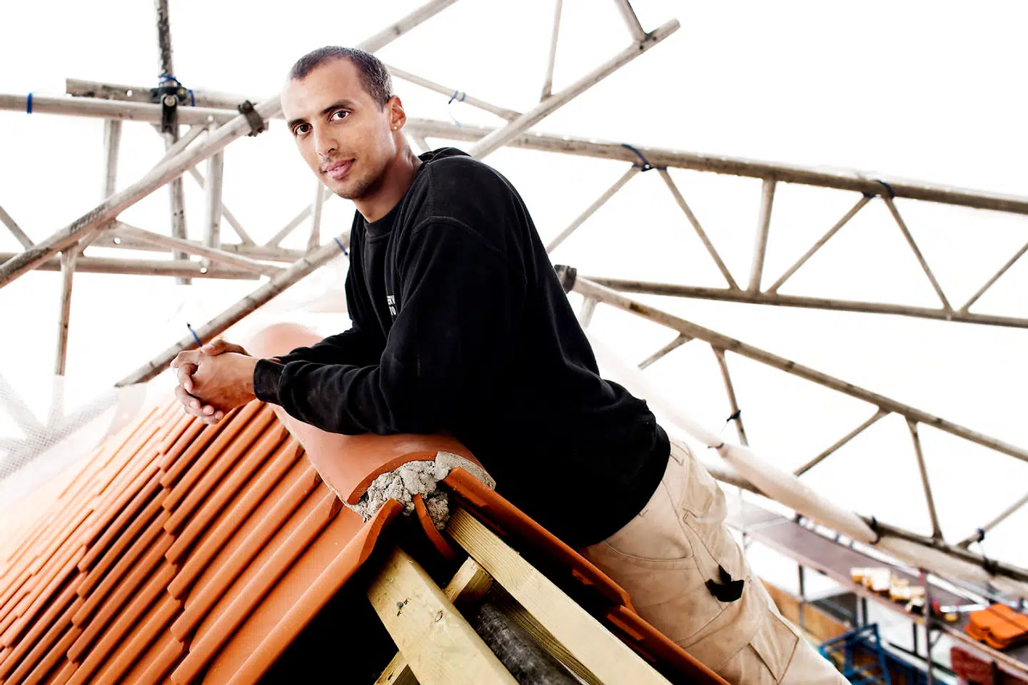 Mattias Tesfaye, der selv har været murer, har skrevet en bogen »Kloge hænder«. Den handler om stolthed ved håndværk. I bogen citerer han den canadiske journalist Malcolm Gladwell og hans indsigt om at lære et fag.