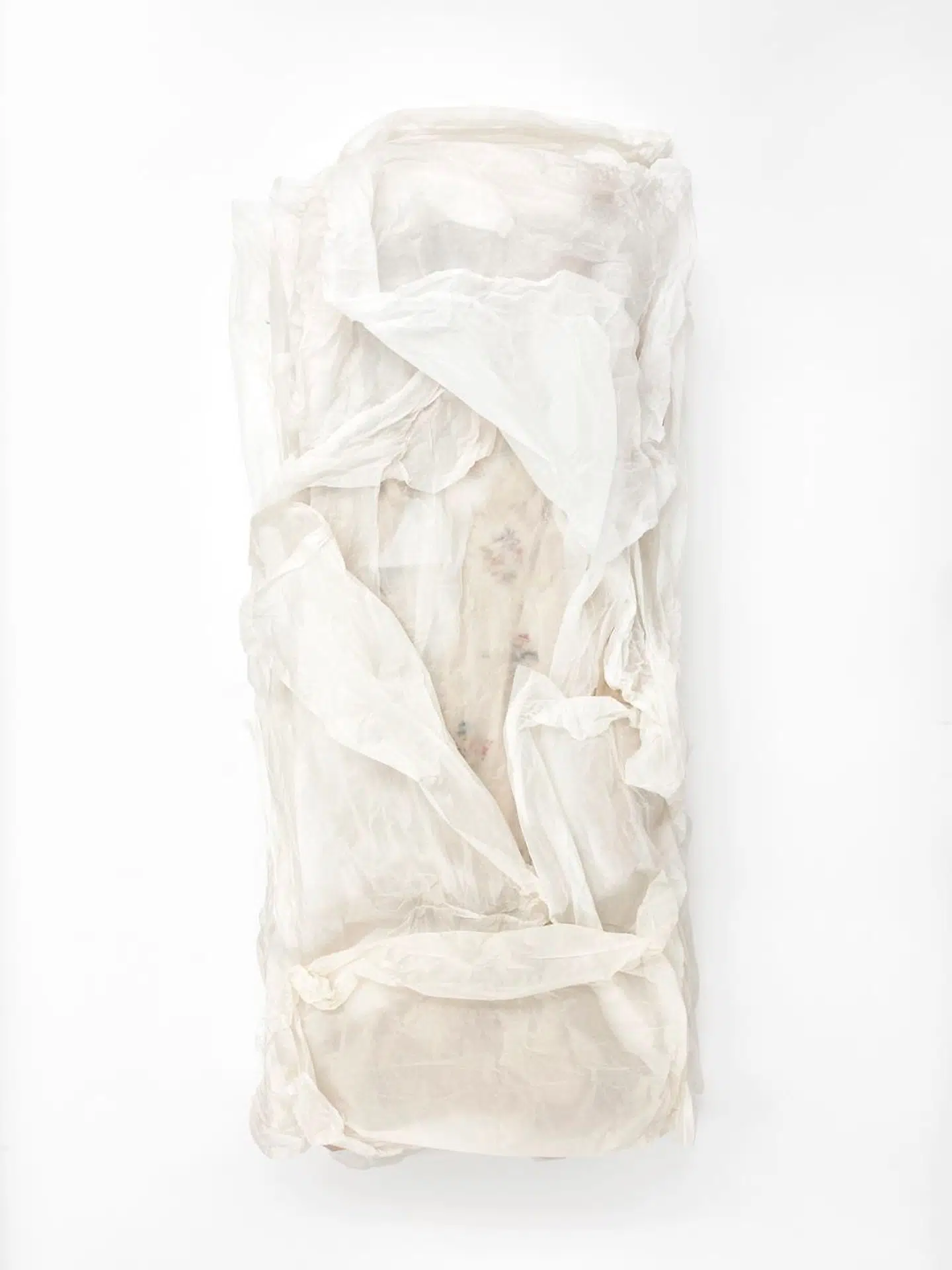 »Arkiv«-serien er ophængt i udstillingens sidste lokale og udgør udstillings punktum. I fire fotos anes en blomstret kjole, som kvinderne på Rudersdal-egnen bar i 1700- til 1800-tallet.