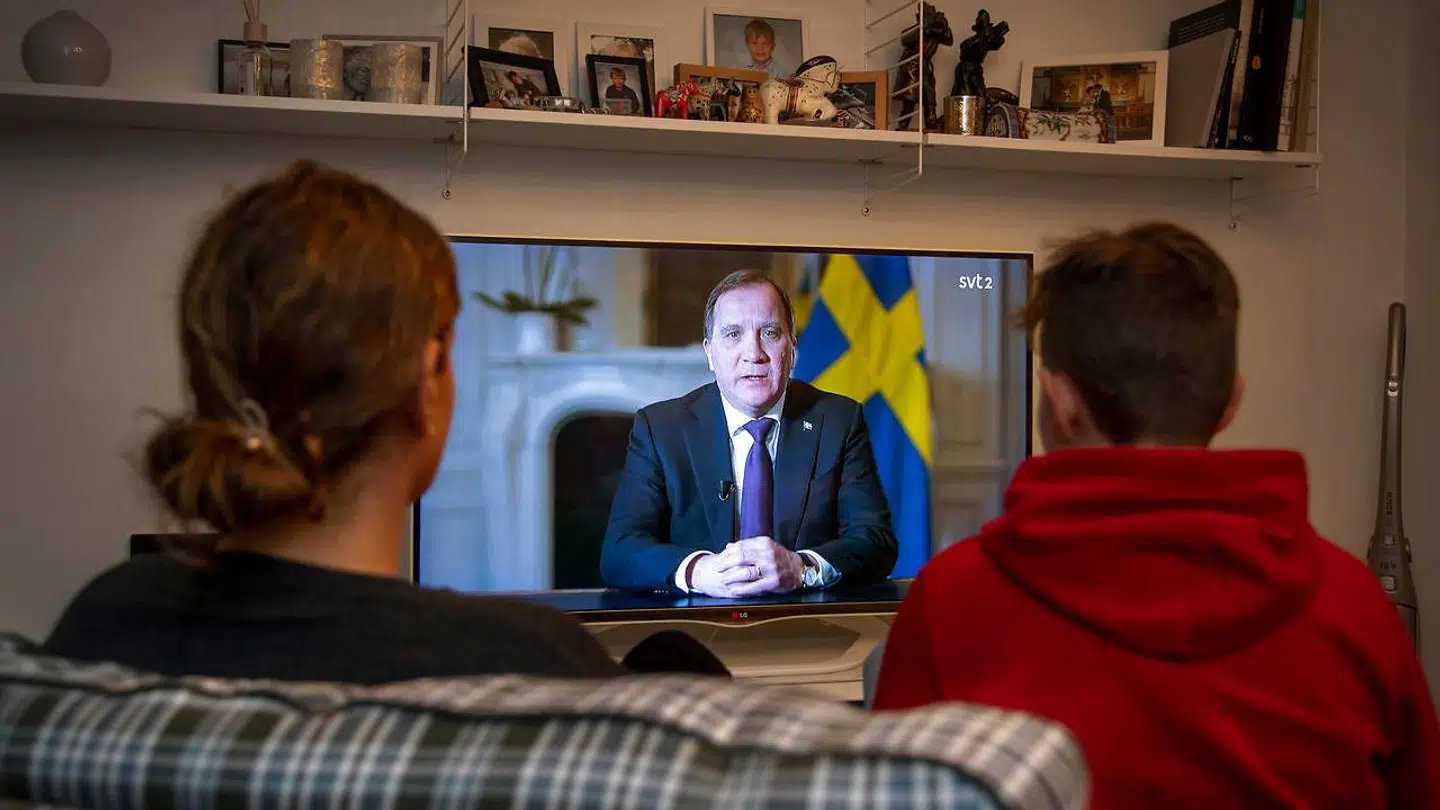 Det bliver langt dyrere at se tv fremover, når der også skal betales moms af tv-abonnementerne, sådan som Skatteministeriet nu lægger op til.