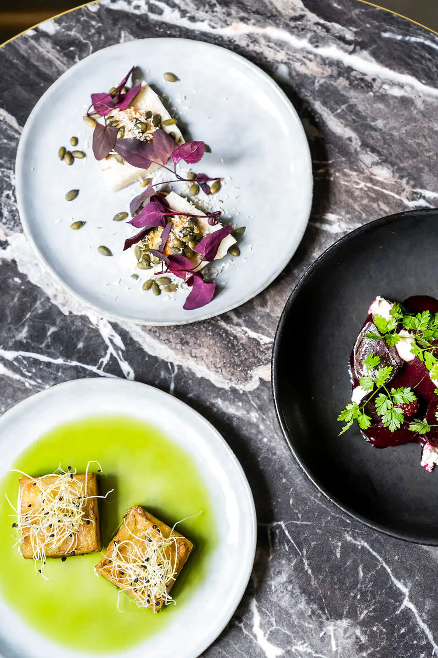 Sides til hovedretter: Saltbagt selleri, glaceret rødbede, pommes anna.