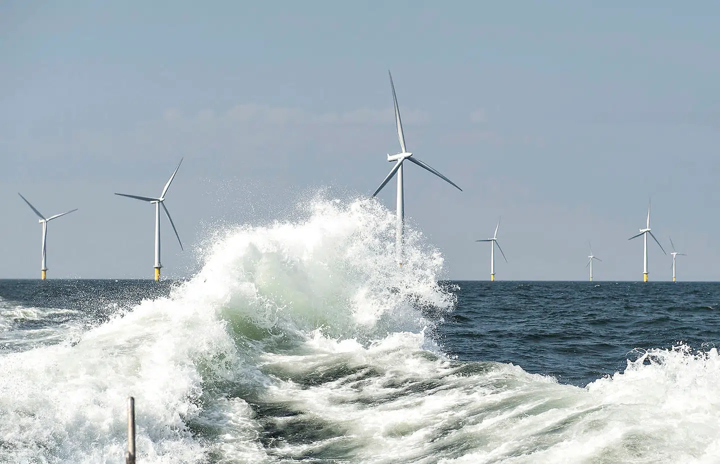 I flere årtier har den statslige kreditinstitution, EKF Danmarks Eksportkredit, blandt andet været med til at afdække risikoen ved store havvindmølleprojekter i udlandet for på den måde at hjælpe danske virksomheder i gang med eksport. Nu ændrer fonden strategi og vil bruge erfaringerne fra finansiering af havvind til at sætte gang i et eksporteventyr inden for Power-to-X og CO2-fangst.