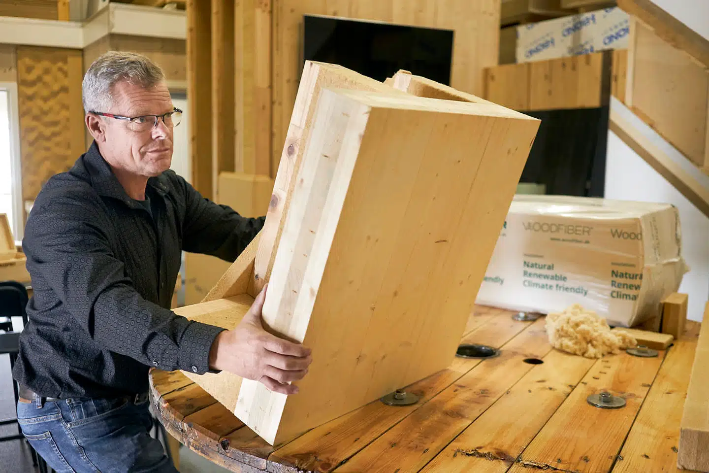 Woodfiber i Tølløse, der laver isoleringsprodukter af genbrugstræ, er en af de virksomheder, der sidste år fik afslag på støtte fra Innovationsfonden efter en ekstern evaluering – uden at blive partshørt. Direktør Henrik Andreasen (foto) giver dog fondens beslutning om at gennemgå alle sager en lunken modtagelse.