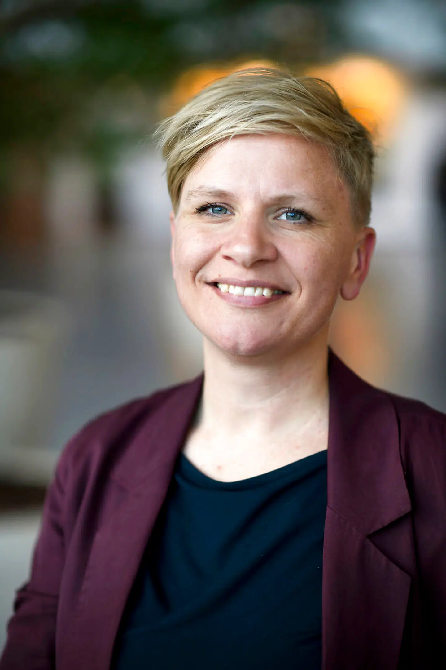 Den tidligere institutleder på Kunstakademiet i København, Katrine Dirckinck-Holmfeld, er nu blevet tiltalt i buste-sagen.